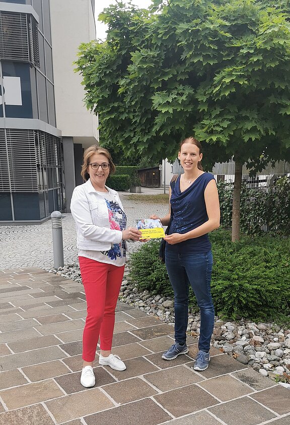 Foto_Gutscheinuebereichung.jpg  